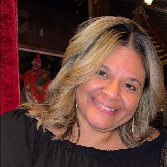 Meet your Posher, Christina - Picture 3 of 3